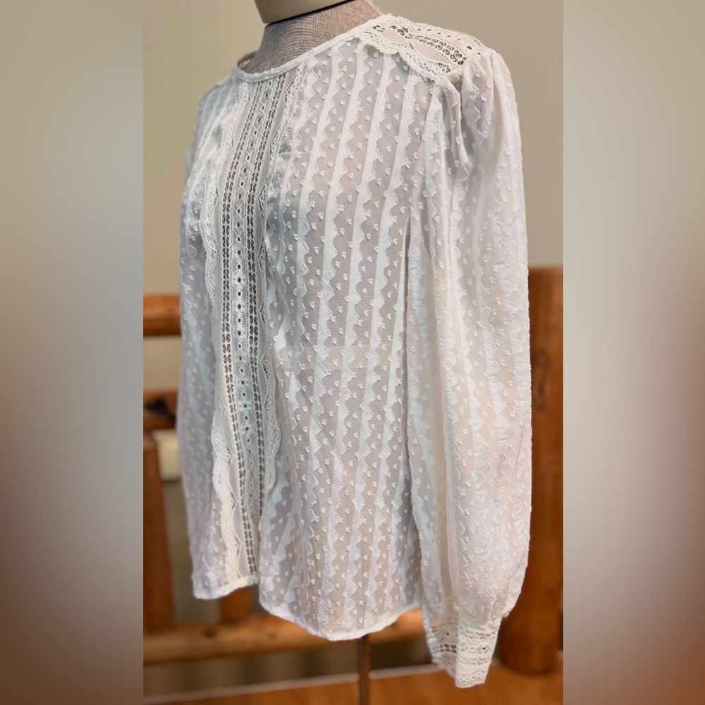 🤍 Lace Victorian Blouse – Size L - Picture 8 of 14